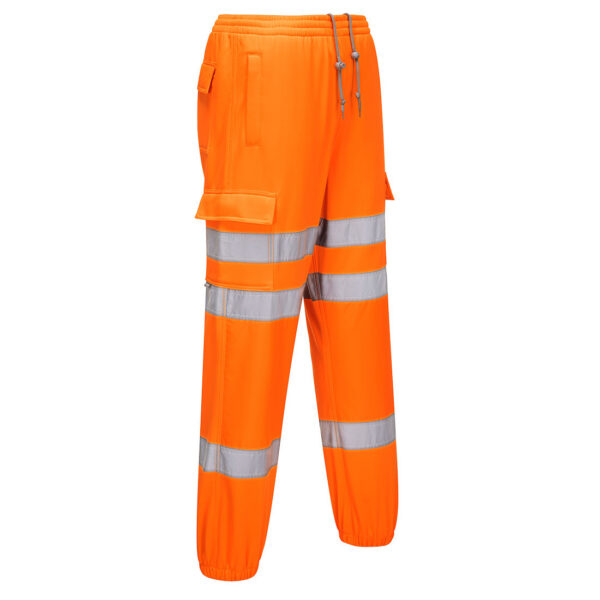 Oranžové reflexné teplákové nohavice Portwest RT48 s reflexnými pásmi a stehenným vreckom